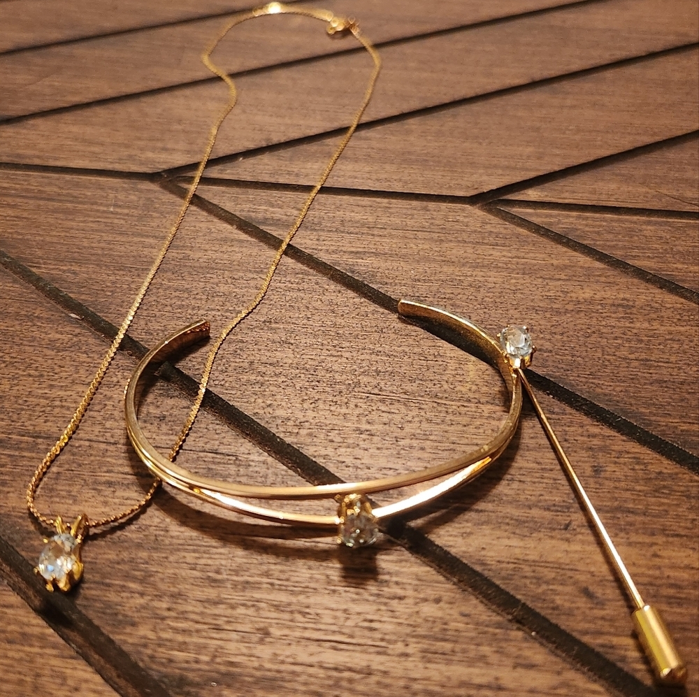 A Set Of Jewlery